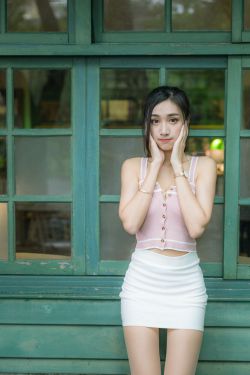 和平精英女性的乳液能有多白?